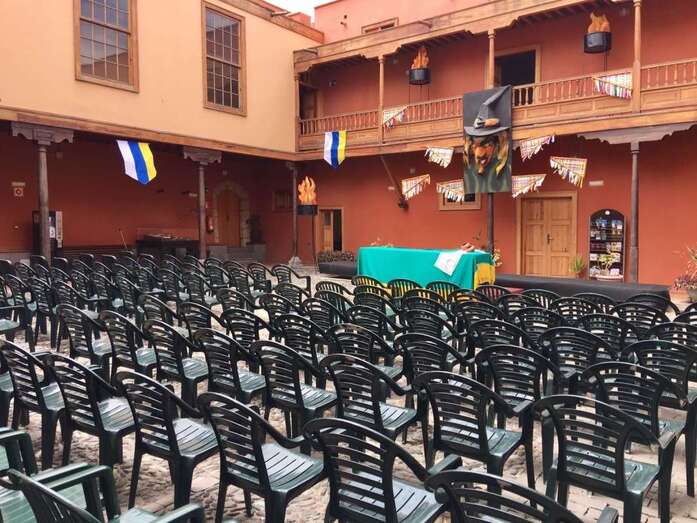 El patio de la Casa Condal, donde se leerá esta noche el pregón de San Juan 2017 (Foto TA)