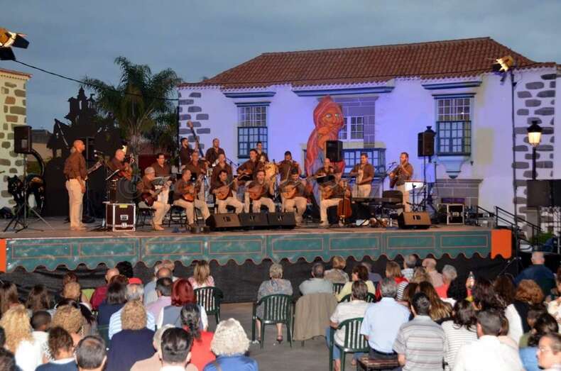Momento del concierto de Atacayte, esta noche en San Juan (Foto Francisco Javier Santana)