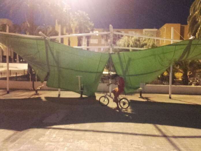 Lona en mal estado en Las Remudas (Foto TA)