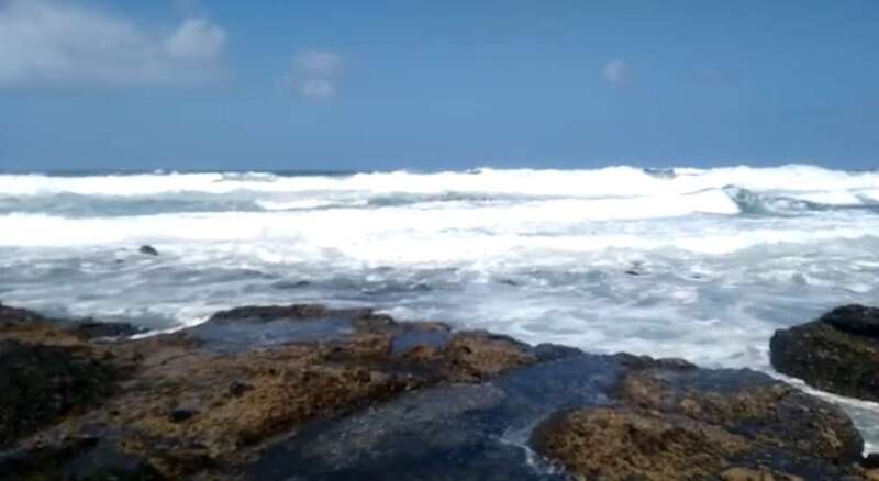 Fuerte oleaje en la playa del Hombre (Foto TA)