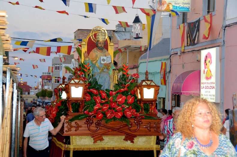 El trono de San Pedro por las calles de El Ejido (Foto Francisco Javier Santana)