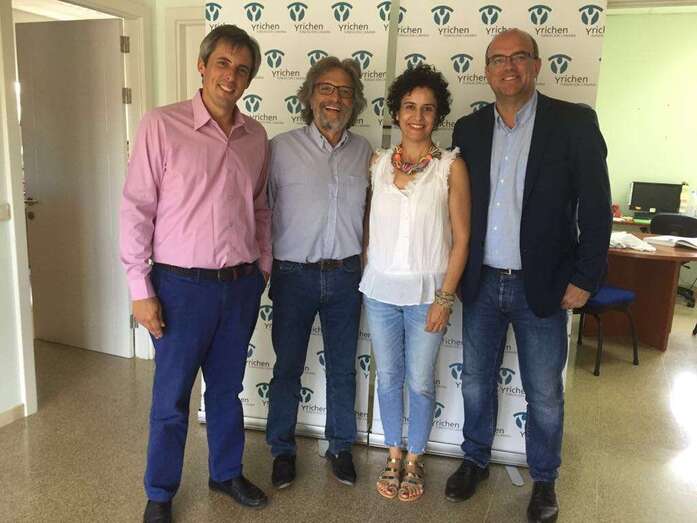 Pestano y Monterrey, a la derecha, acompañados por el Carlos Navarro y el sacerdote Jorge Hernández Duarte (Foto TA)