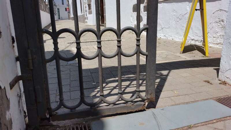 Imagen del portón (Foto TA)