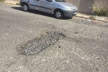 Socavones y baches en El Goro y Los Llanos