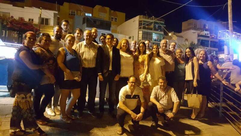 Miembros de CC de Telde con el pregonero (Foto TA)