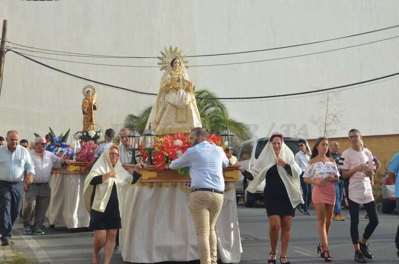 Momento de la procesión de este domingo (Foto Francisco Javier Santana)