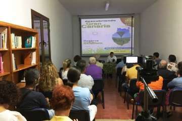 Álvaro Monzón presenta su último libro en Firgas (Foto TA)