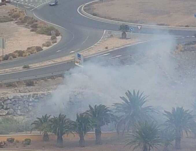 El fuego ha provocado una leve columna de humo (Foto TA)