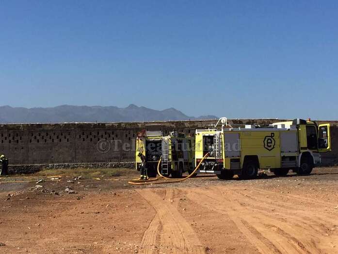 Los bomberos en el lugar del siniestro (Foto TA)