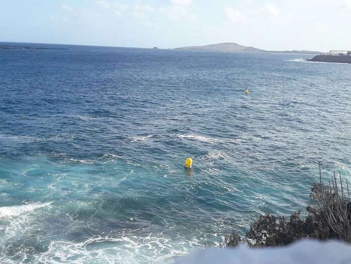 Boya amarilla a la deriva (Foto TA)