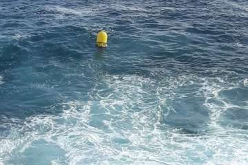 Una boya del canal a nado de Melenara, a la deriva (Foto TA)