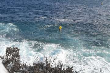 Una boya del canal a nado de Melenara, a la deriva (Foto TA)