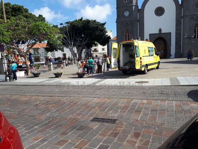 La mujer fue atendida por personal de una ambulancia del SUC (Foto TA)