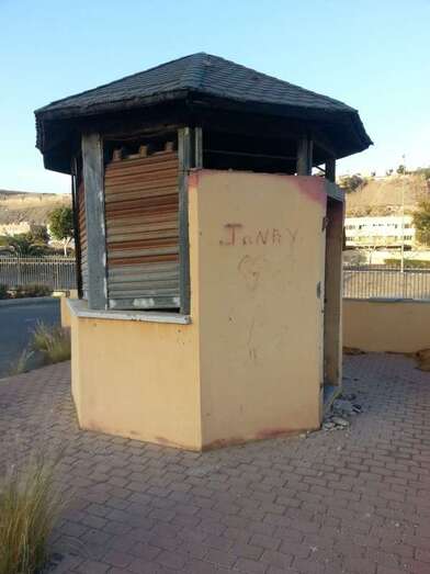 Quiosco del parque de las Mil Palmeras que es un foco de infección (Foto TA)