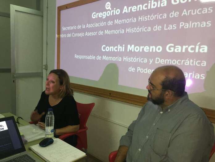 Momento de la charla de este sábado en La Fraternidad (Foto TA)