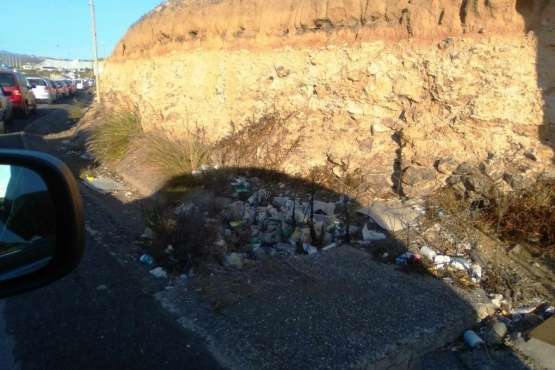 La salida de La Estrella a la GC-1, un estercolero (Foto TA)