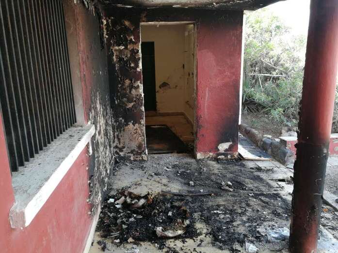 El fuego ocasionó daños a la fachada de la vivienda (Foto Telde Habla)
