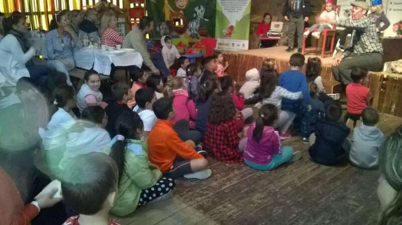 Niños y adultos de Jinámar en Cocodrilo Park (Foto TA)