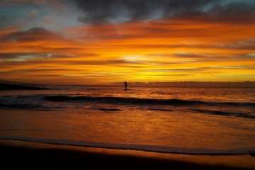 Amanecer rojo en la costa de Telde (Foto de Gumersindo Hernández)