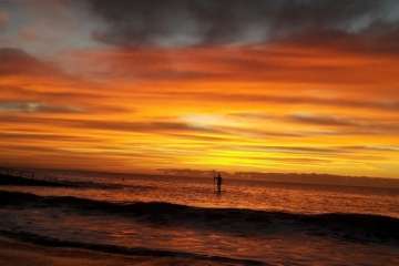 Amanecer rojo en la costa de Telde (Foto de Gumersindo Hernández)