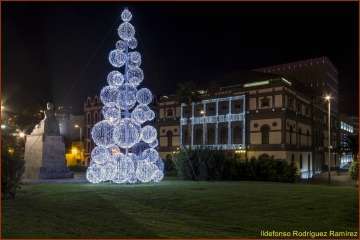 La Navidad ilumina las noches de Telde y la capital (Foto Ildefonso Rodríguez)