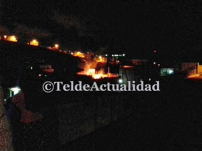 El incendio se produjo anoche a las 23.15 horas (Foto TA)