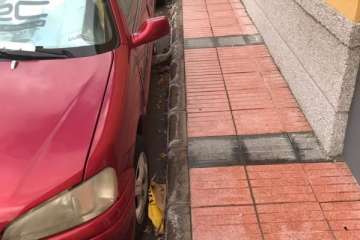 Suciedad en las calles de El Cascajo de Jinámar (Foto TA)