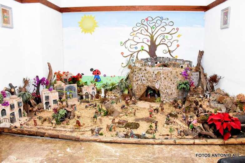 El belén ha sido montado por el personal del centro (Foto Antonio Alí)