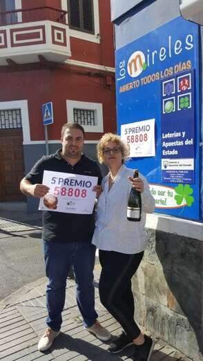 Los teldenses regentan una administración en la calle capitalina de Tomás Miller (Foto TA)