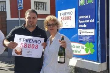 Los hermanos Mireles, de Telde, reparten suerte en la capital (Foto TA)