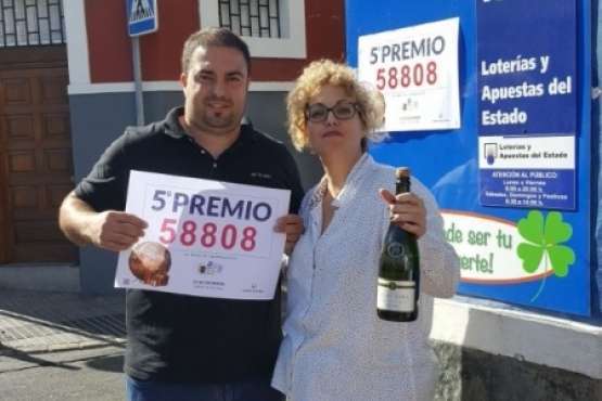 Los hermanos Mireles, de Telde, reparten suerte en la capital (Foto TA)