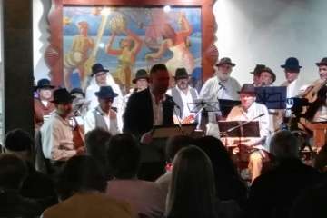 Arnao premia al joven valsequillero Aridane Peñate (Foto TA y TF)