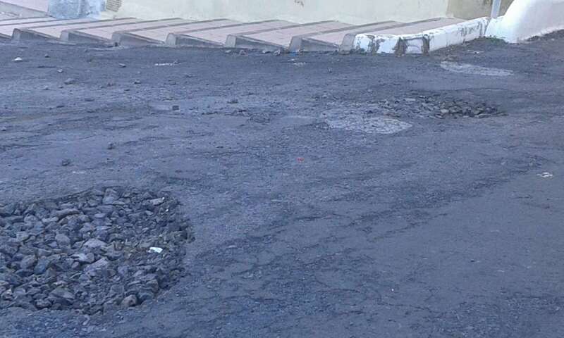 Socavón en la calle de Tomas Iriarte (Foto TA)