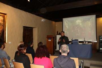 El cronista imparte su última conferencia como director del Museo de Telde (Foto Jesús Ruiz Mesa)