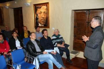 El cronista imparte su última conferencia como director del Museo de Telde (Foto Jesús Ruiz Mesa)