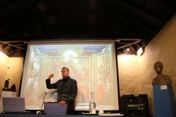 El cronista imparte su última conferencia como director del Museo de Telde (Foto Jesús Ruiz Mesa)