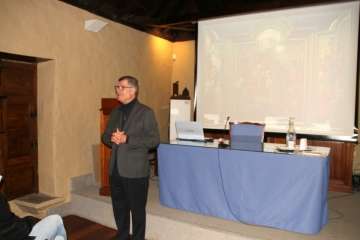 El cronista imparte su última conferencia como director del Museo de Telde (Foto Jesús Ruiz Mesa)