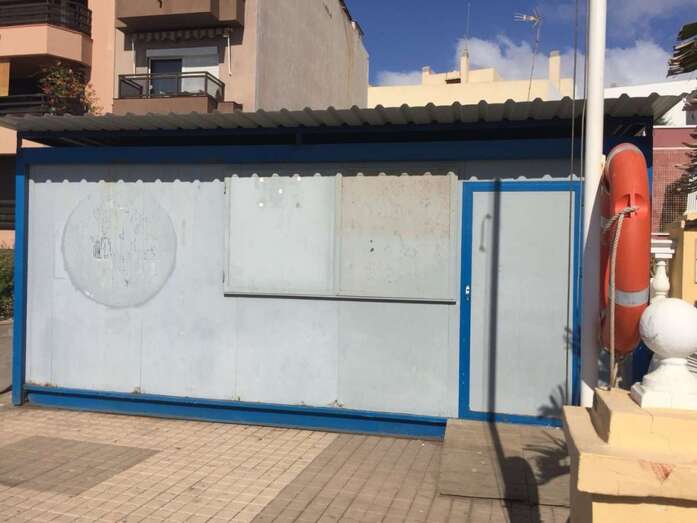 El puesto de socorrismo de Salinetas, cerrado este lunes festivo (Foto TA)
