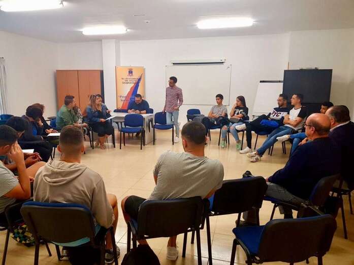 Anoche, Festejos convocó una reunión de todos los colectivos participantes en la recepción y cabalgata de Los Reyes Magos (Foto TA)