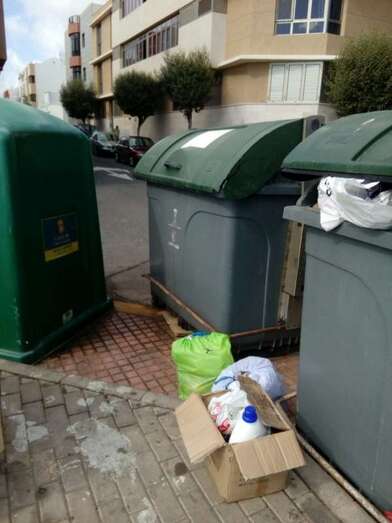 Imagen tomada este domingo en una calle de Clavellinas (Foto TA)