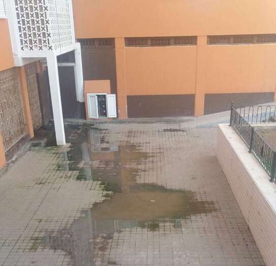 Los vecinos reclaman una solución para eliminar el vertido (Foto TA)