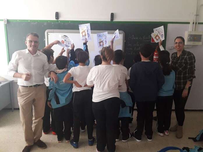 El vicepresidente de ACCU Canarias, Juan Fco. Rodríguez con un grupo de alumnos (Foto TA)