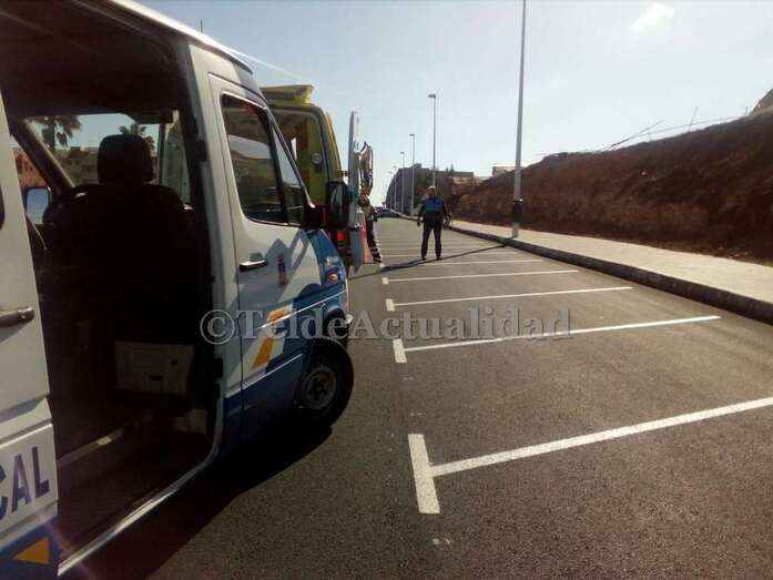 El accidente se produjo en la Avenida Américo Vespucio, en la entrada a Salinetas desde Melenara (Foto TA)
