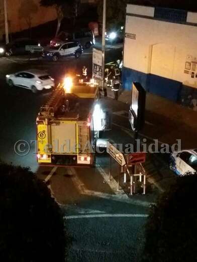 Los bomberos intervienen en la zona (Foto TA)