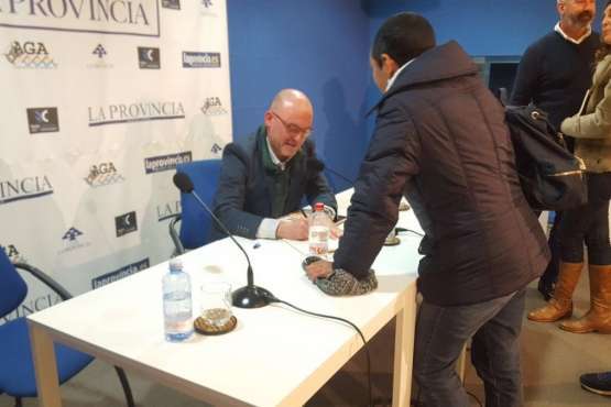 Álamo presenta su libro 'Con la palabra se ven las cosas más claras' (Foto TA)
