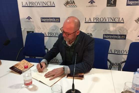 Álamo presenta su libro 'Con la palabra se ven las cosas más claras' (Foto TA)