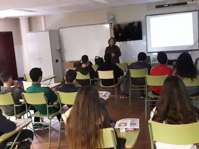 Charla a alumnos de la ESO en el IES El Carrizal (Foto TA)
