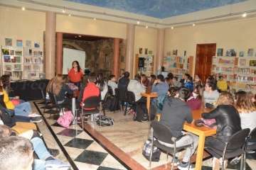 Alumnos de Telde se acercan a la obra de la poetisa Pino Ojeda (Foto Francisco Javier Santana)