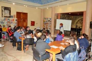 Alumnos de Telde se acercan a la obra de la poetisa Pino Ojeda (Foto Francisco Javier Santana)