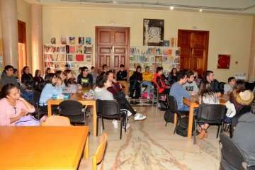 Alumnos de Telde se acercan a la obra de la poetisa Pino Ojeda (Foto Francisco Javier Santana)